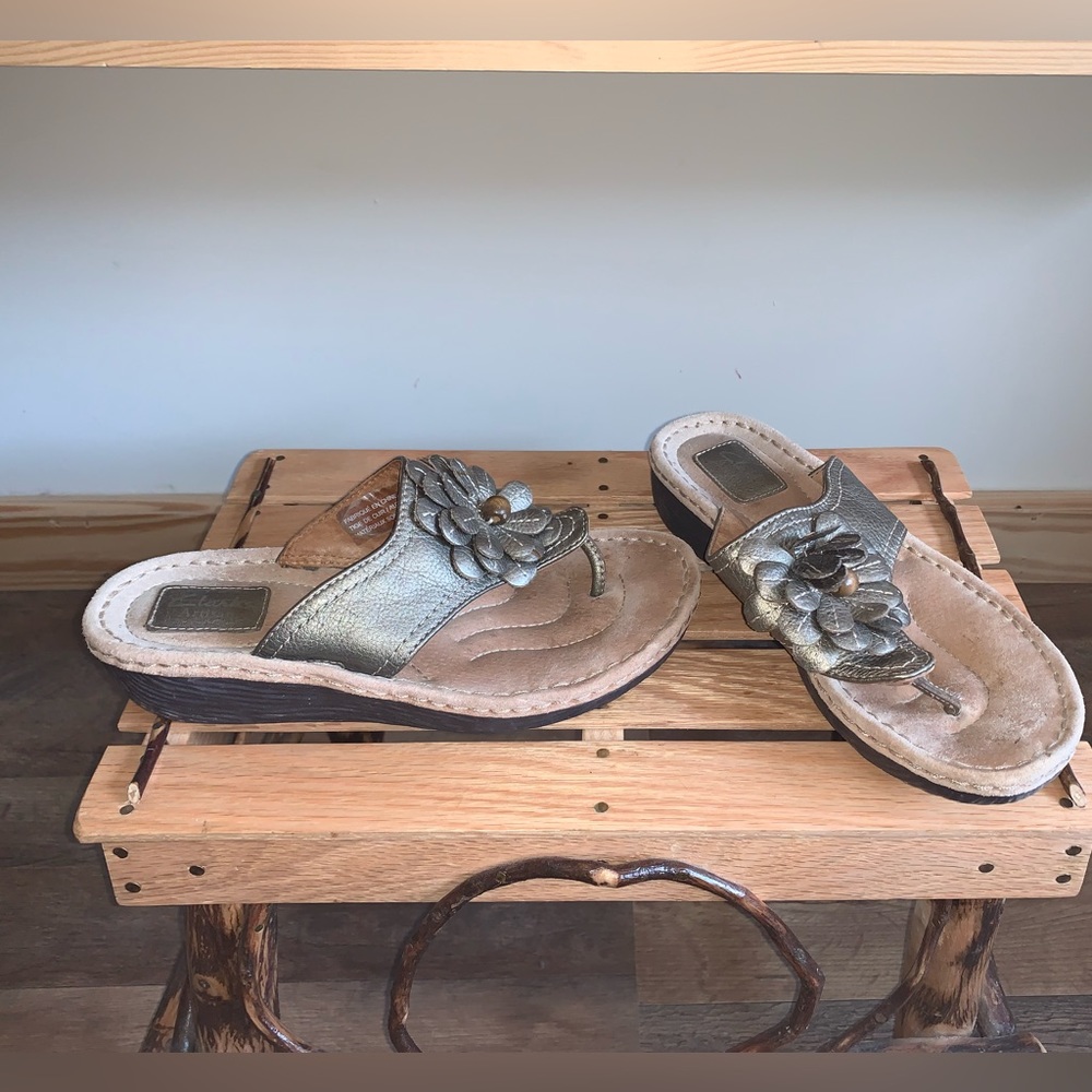 Clarks Artisan bronze gold leather sandals shoes size 8M